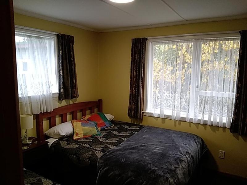 Accommodation Fiordland -The Three Bedroom House At 226A Milford Road Te Anau Bagian luar foto