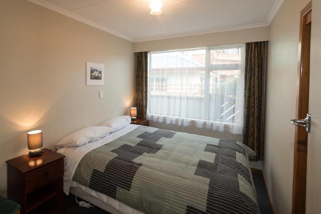 Accommodation Fiordland -The Three Bedroom House At 226A Milford Road Te Anau Bagian luar foto