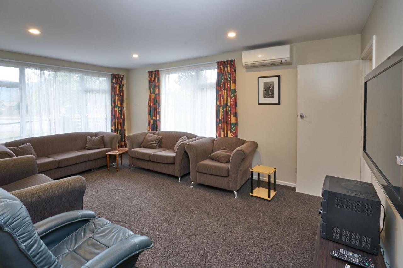 Accommodation Fiordland -The Three Bedroom House At 226A Milford Road Te Anau Bagian luar foto