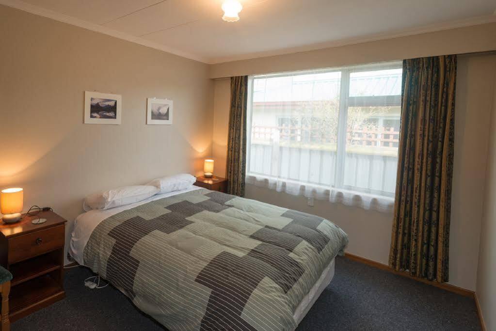 Accommodation Fiordland -The Three Bedroom House At 226A Milford Road Te Anau Bagian luar foto