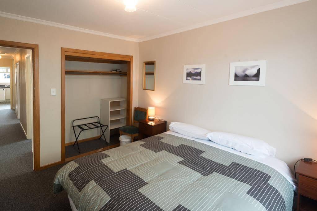 Accommodation Fiordland -The Three Bedroom House At 226A Milford Road Te Anau Bagian luar foto